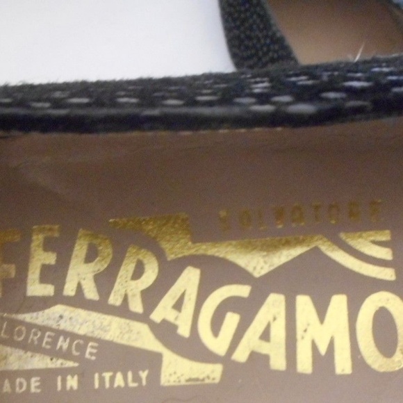 Salvatore Ferragamo Size 7.5 4A Black Pump Shoe - Picture 6 of 7